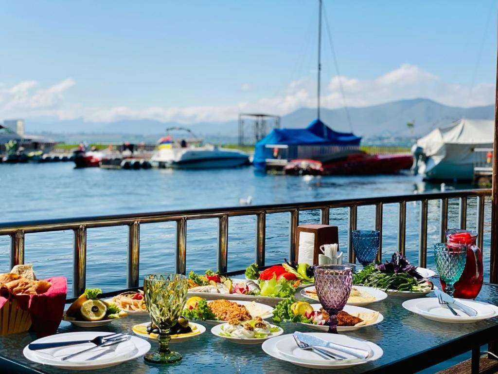 Noy Land Resort Sevan Bagian luar foto