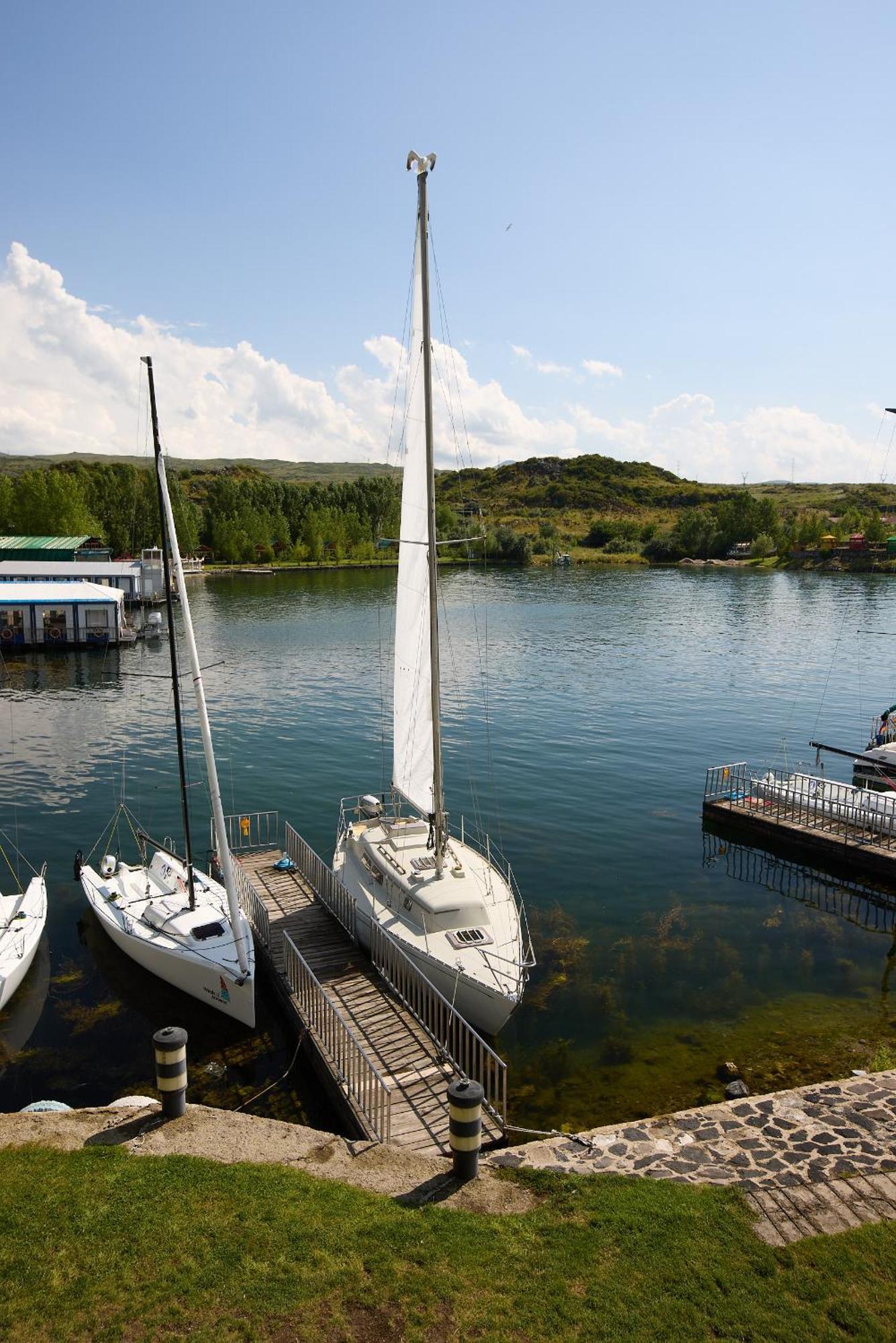 Noy Land Resort Sevan Bagian luar foto